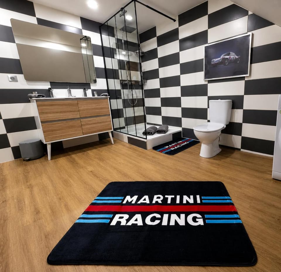 Bathroom, towels