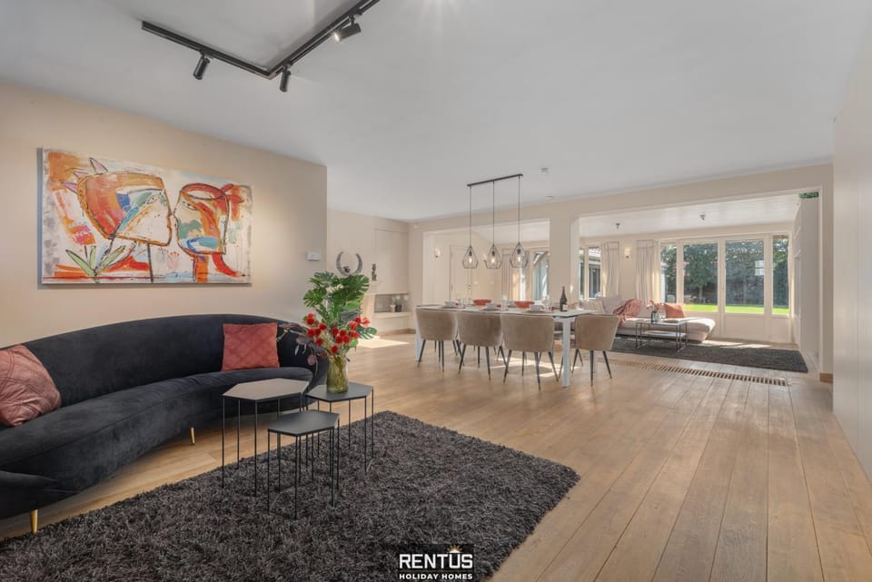 Living room, Seating area, Dining area