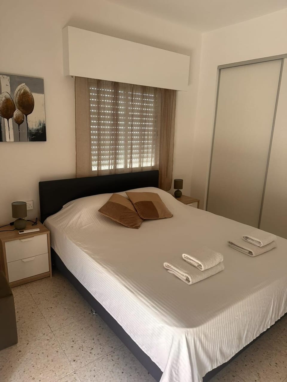 Bedroom, towels, wardrobe