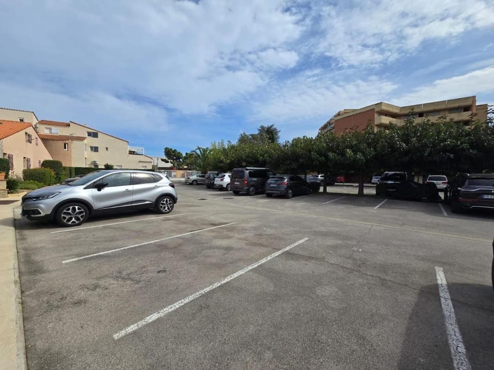 Day, Parking