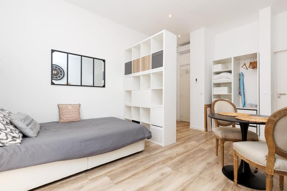 Le Hub Studio central climatisé avec terrasse Apartment in Cannes