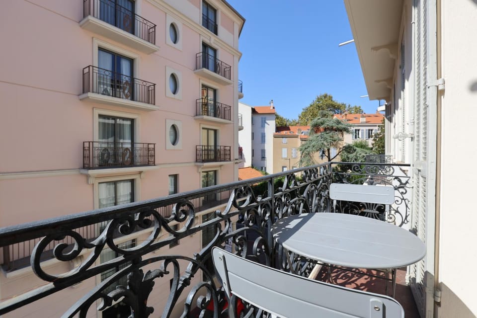 Le Hub Studio central climatisé avec terrasse Apartment in Cannes