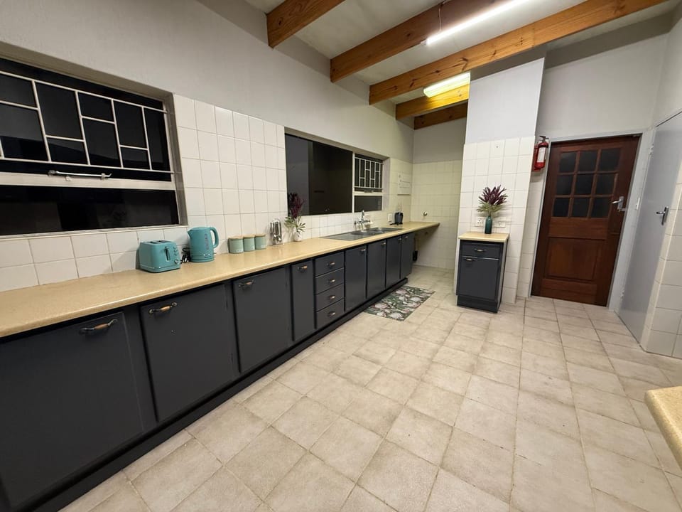 Kitchen or kitchenette, Internal: Not applicable to any particular room