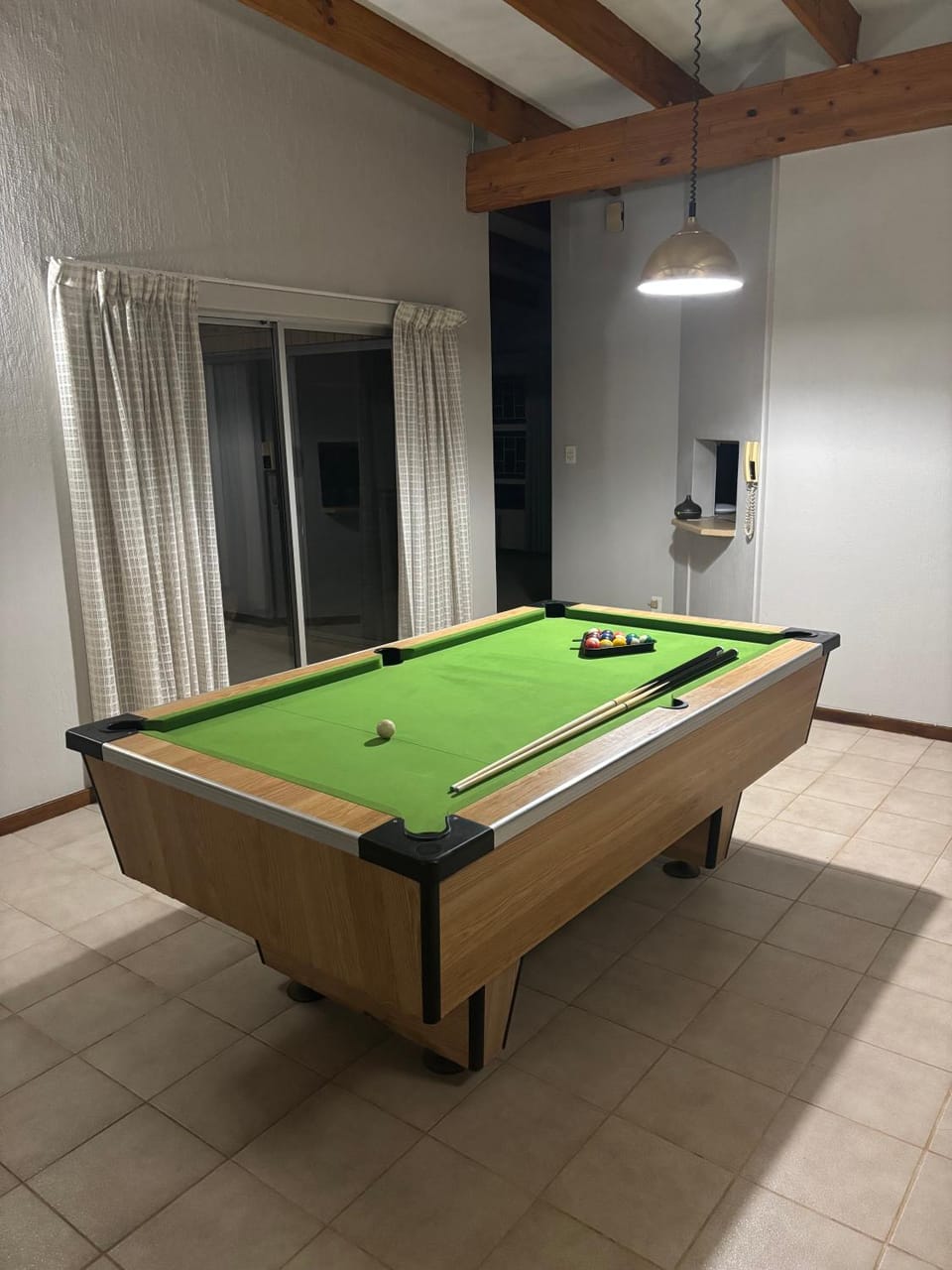 Billiard, Game Room