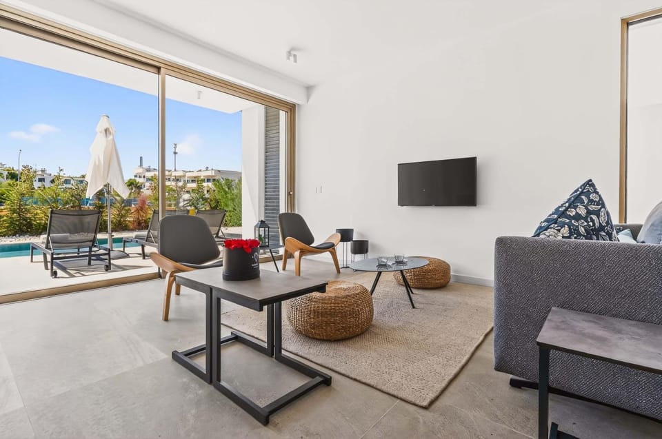 Communal lounge/ TV room, Living room