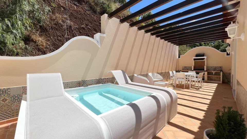 Patio, Day, View (from property/room), Balcony/Terrace, Swimming pool, sunbed