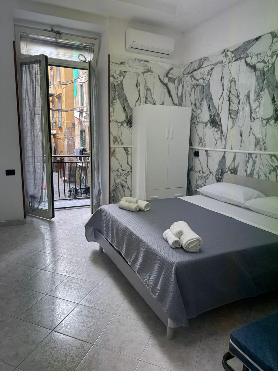 Bed, Photo of the whole room, Bedroom, air conditioner