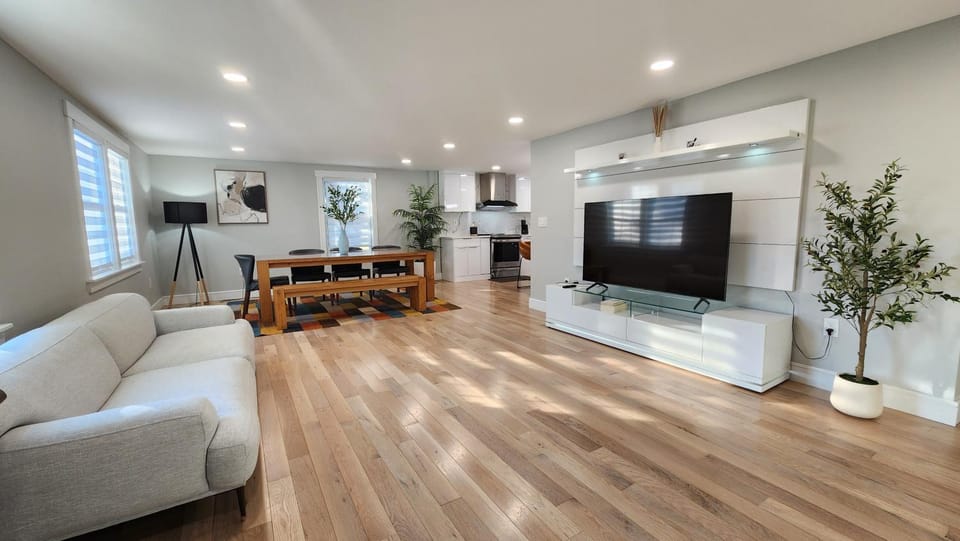 Luxury New House 6B4B House in Middlesex County