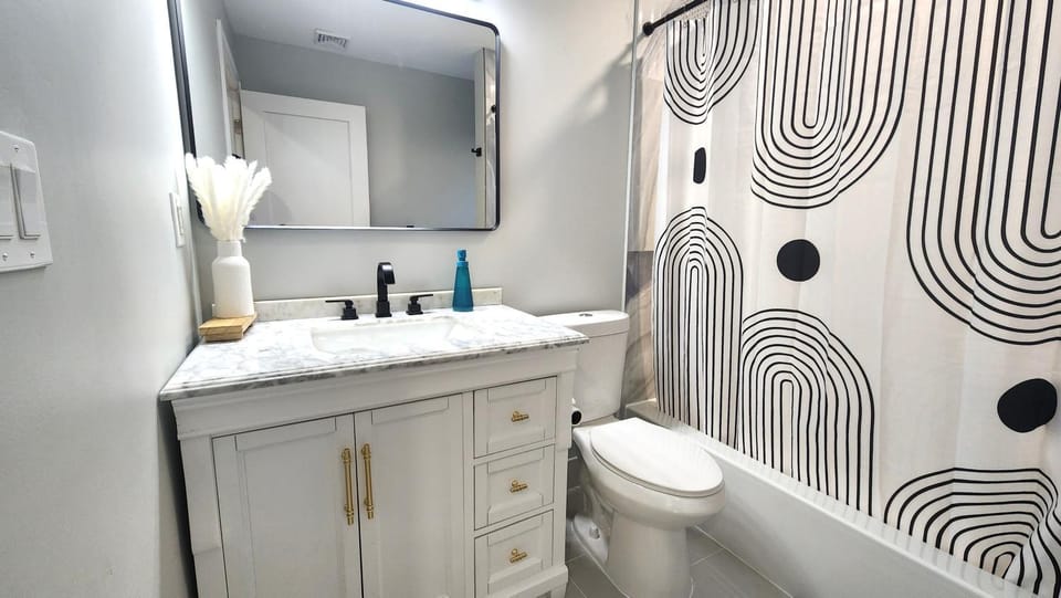 Luxury New House 6B4B House in Middlesex County