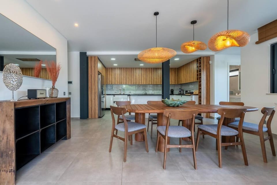Stylish Algarve Retreat- Priv. Pool & Beach Nearby Villa in Quarteira