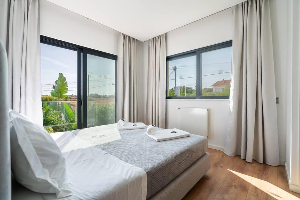 Stylish Algarve Retreat- Priv. Pool & Beach Nearby Villa in Quarteira