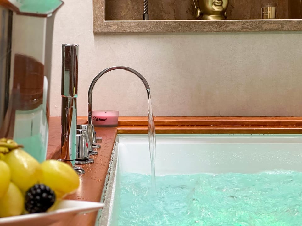 Hot Tub, Bath