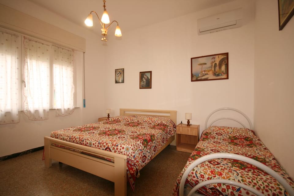 Bed, Bedroom, air conditioner