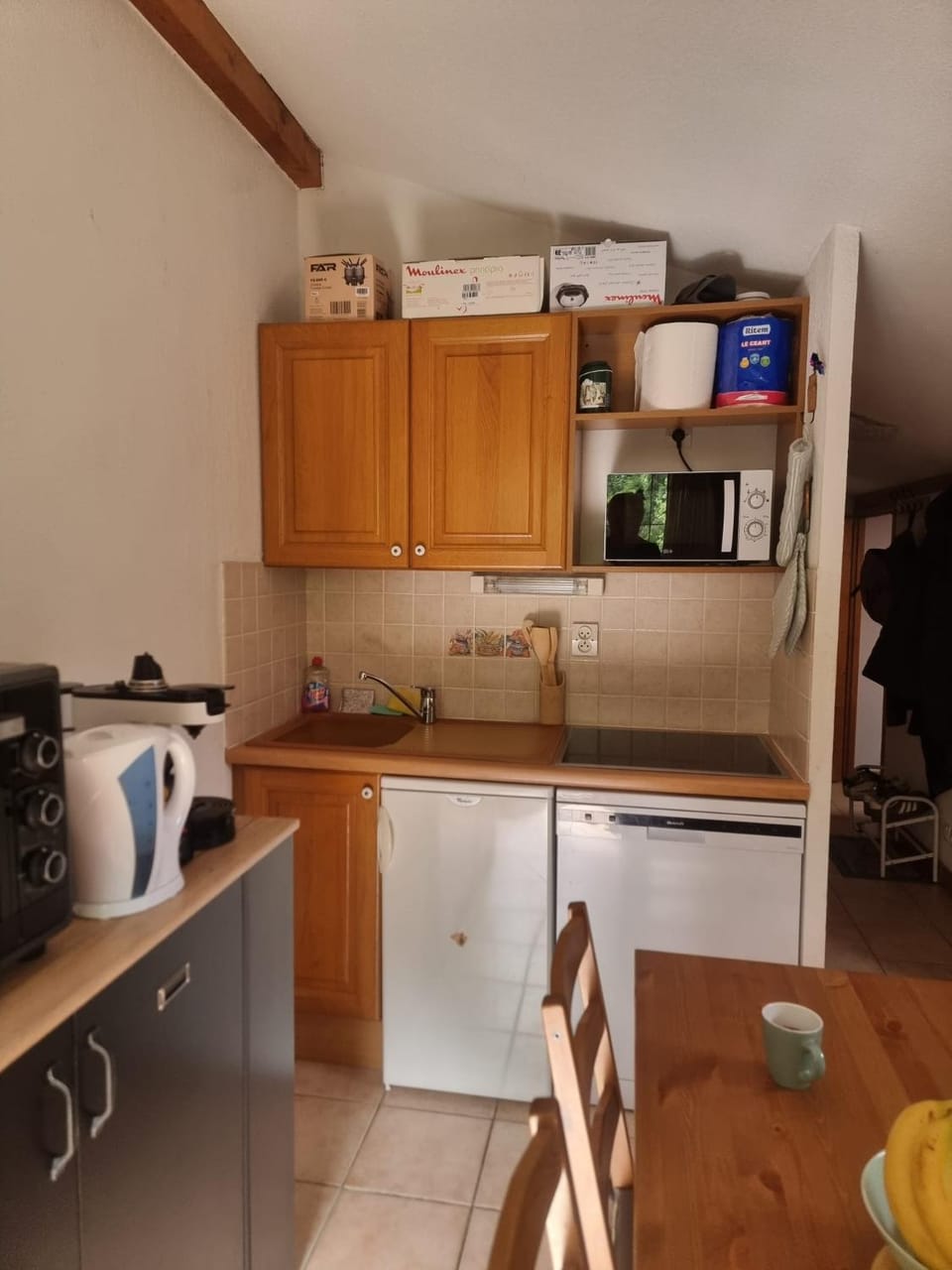 Coffee/tea facilities, Kitchen or kitchenette, dishwasher, oven, stove, toaster