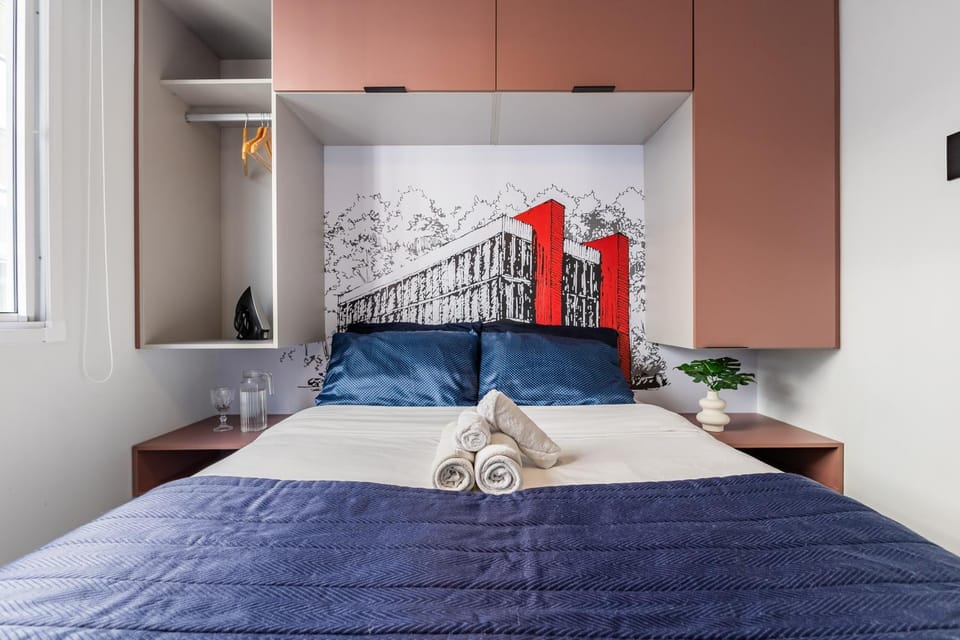 Bed, Photo of the whole room, Decorative detail, Bedroom, towels