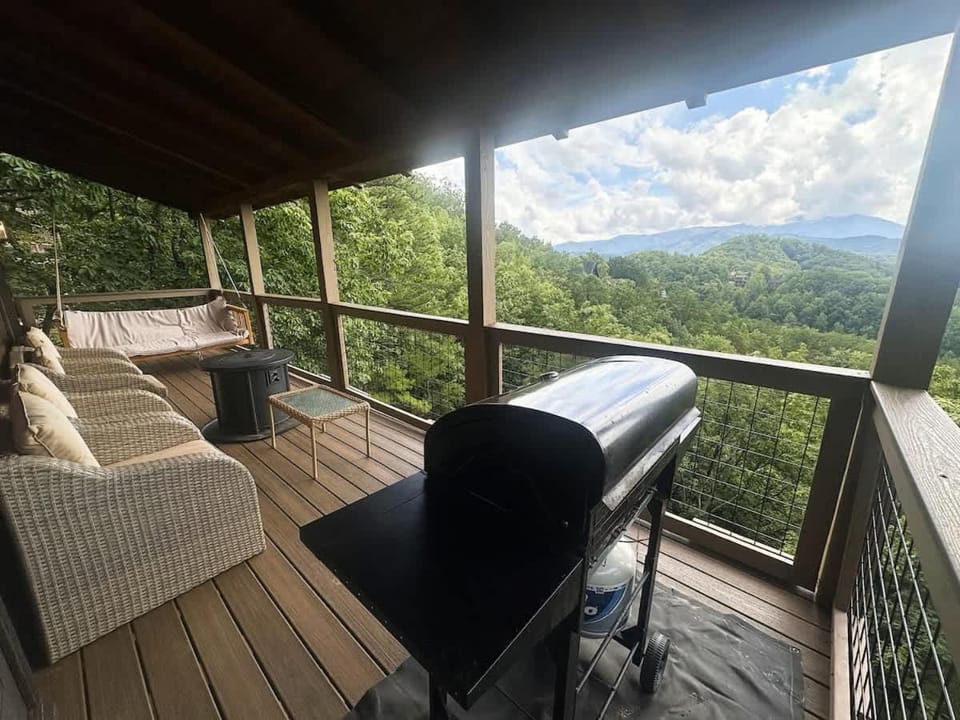 New Smoky Ridge Lookout House in Pigeon Forge