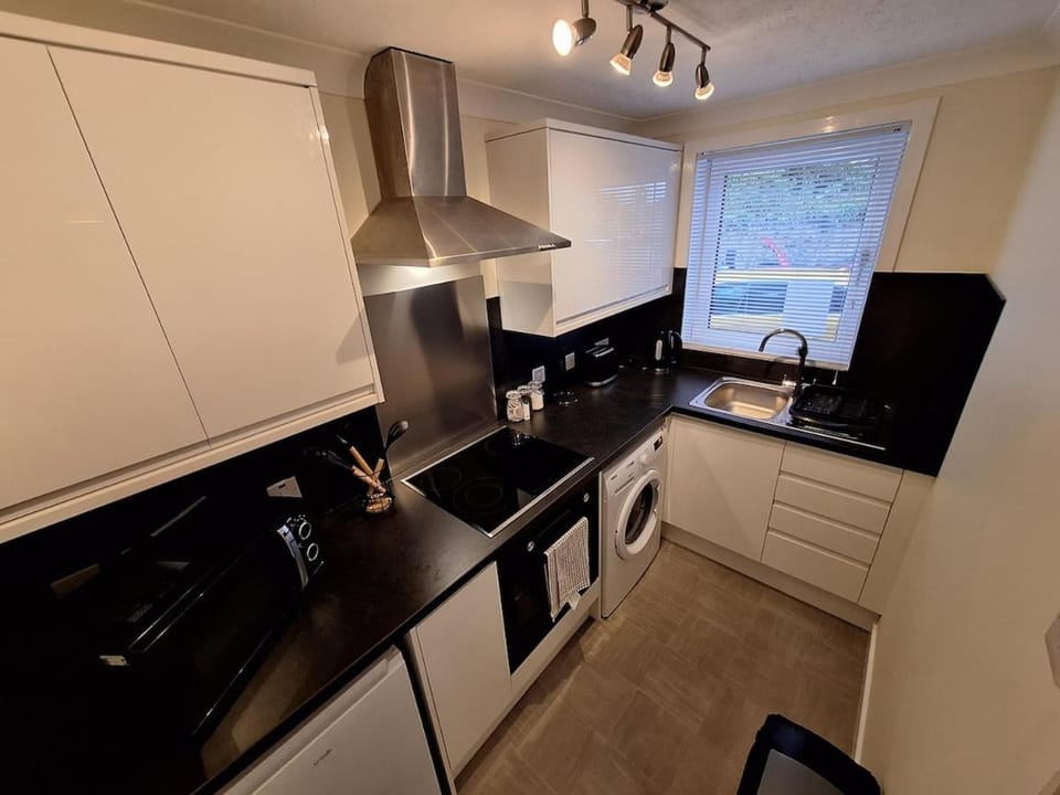 Coffee/tea facilities, oven, stove, toaster
