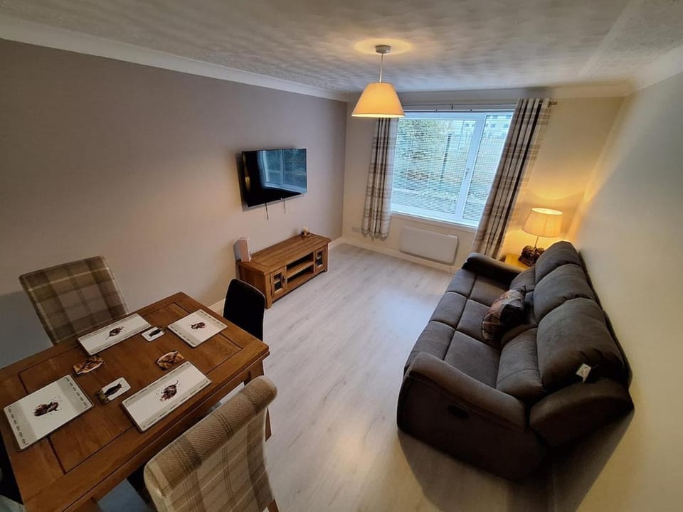 Communal lounge/ TV room, TV and multimedia, Living room, Seating area, Dining area, Evening entertainment
