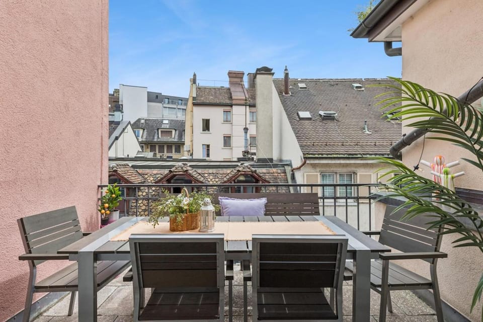 OldTownRiversideACBalconyFreeParkingWaterView Apartment in Zurich City
