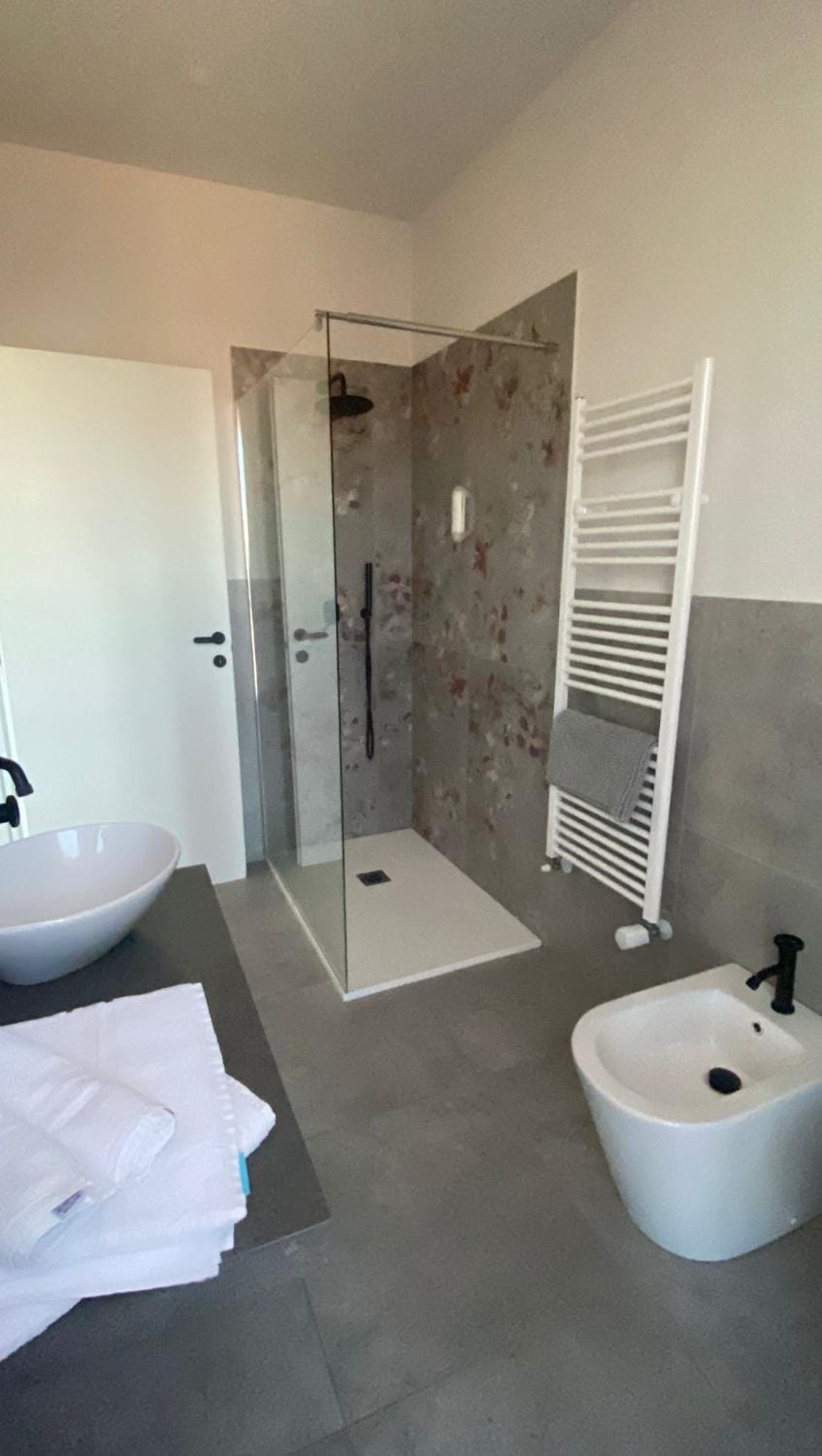 Shower, Bathroom, towels