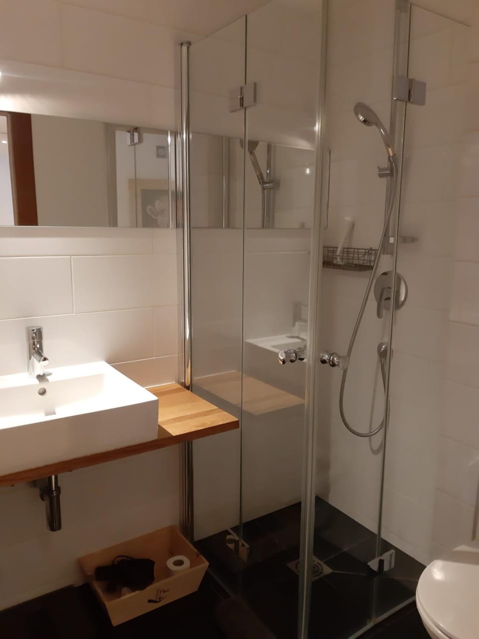 Shower, Toilet, Bathroom, towels