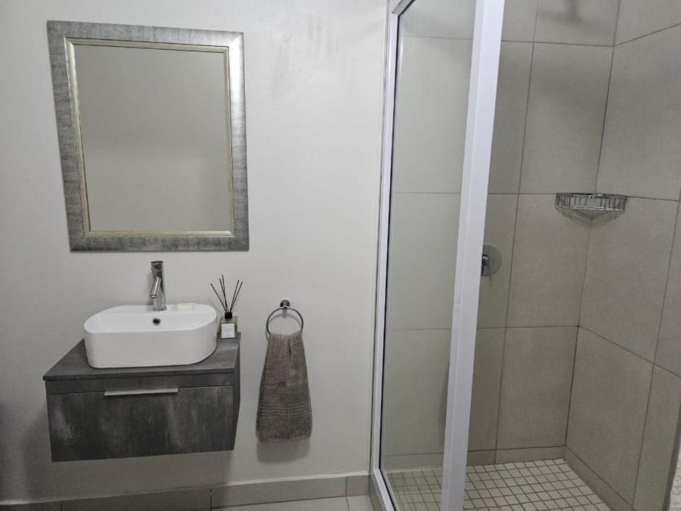 Shower, Bathroom, towels