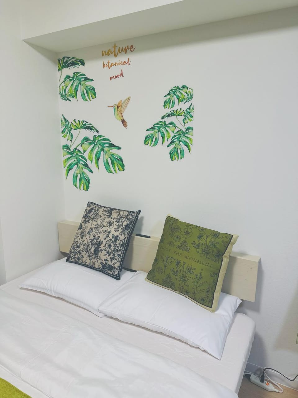 Bed, Photo of the whole room, Decorative detail, Bedroom
