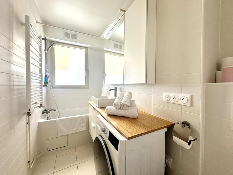 L'Amelot - Studio avec terrasse Paris 11e Apartment in Paris