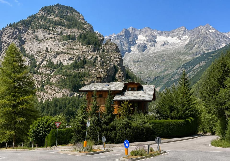 We are 4810 Petit coin Courmayeur Apartment in Courmayeur