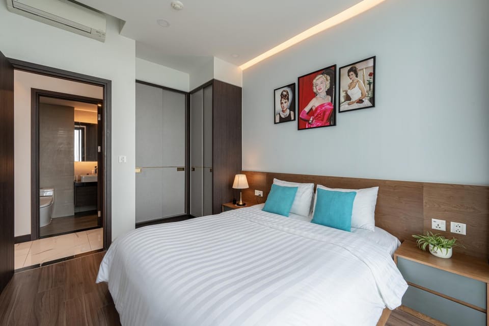 Bed, Bedroom, wardrobe, air conditioner