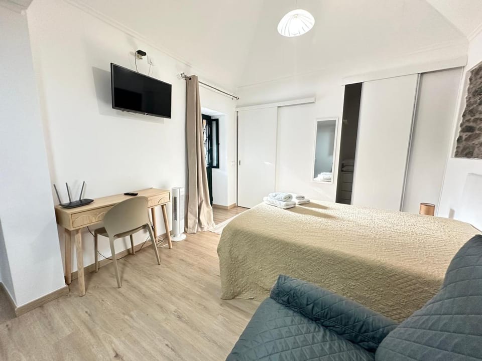 TV and multimedia, Bedroom, wardrobe