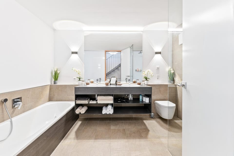 Shower, Toilet, Bathroom, Bath, towels