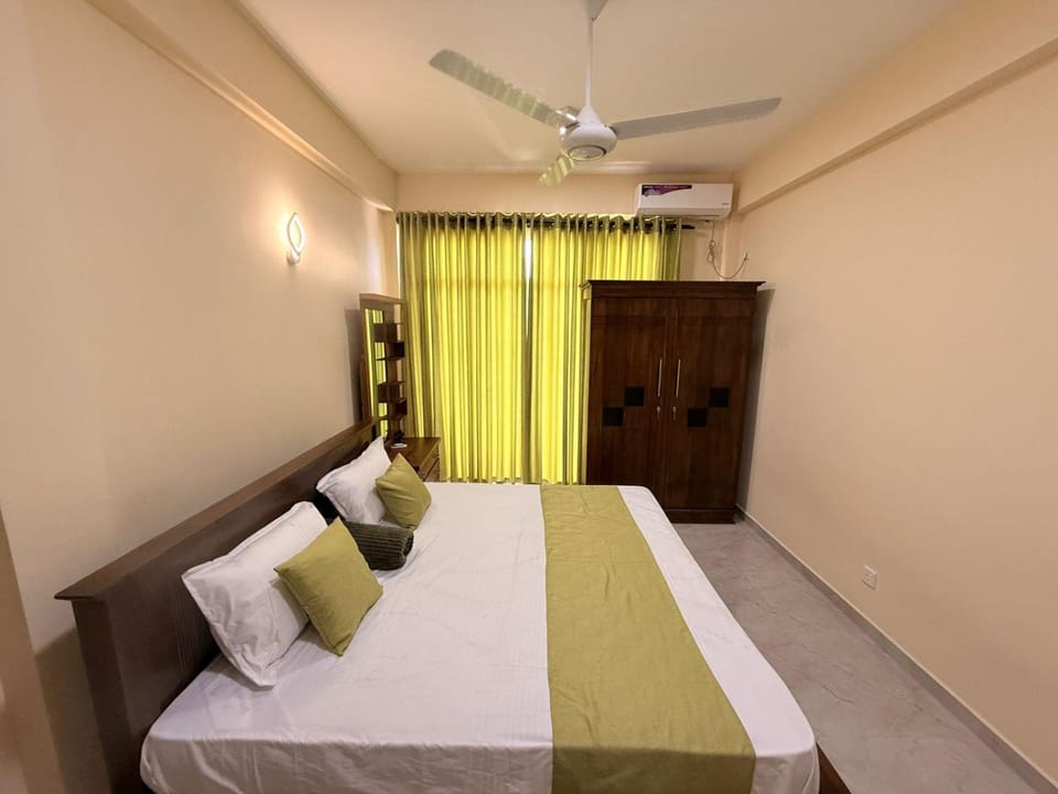 Bed, Photo of the whole room, Bedroom, air conditioner