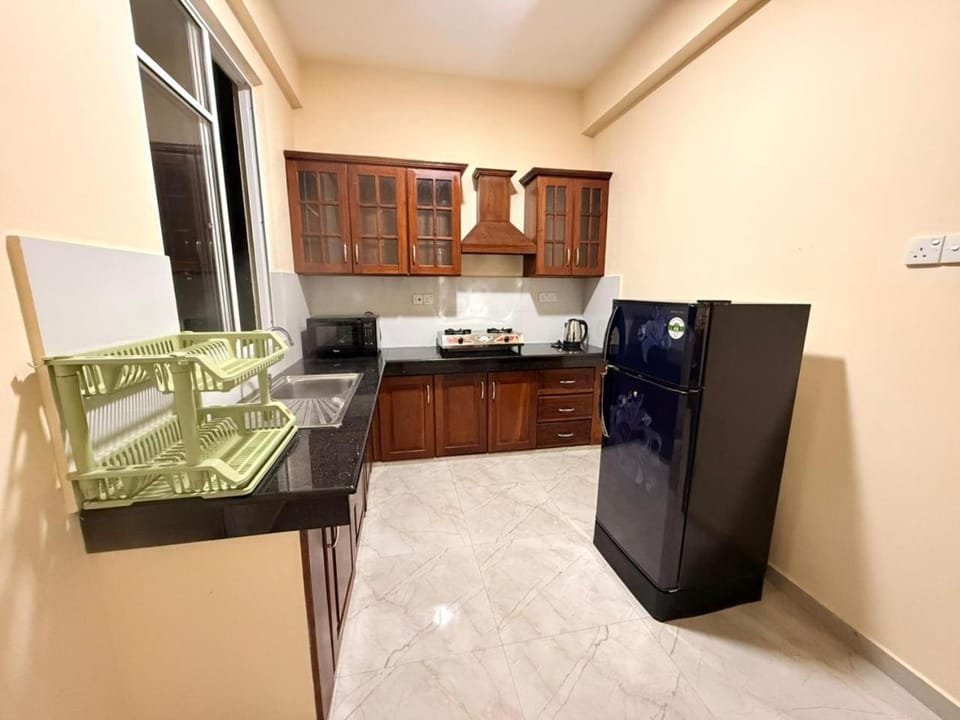 Kitchen or kitchenette, Dining area, oven, stove