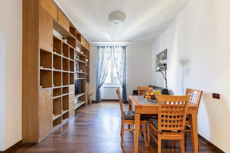 Seating area, Dining area