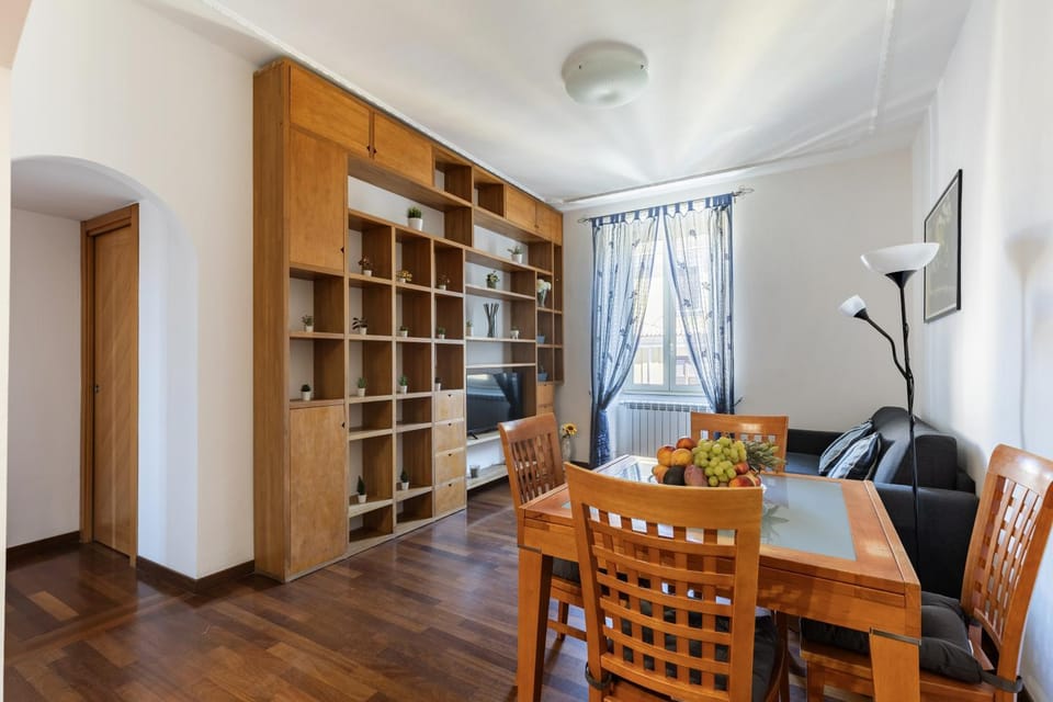 Seating area, Dining area