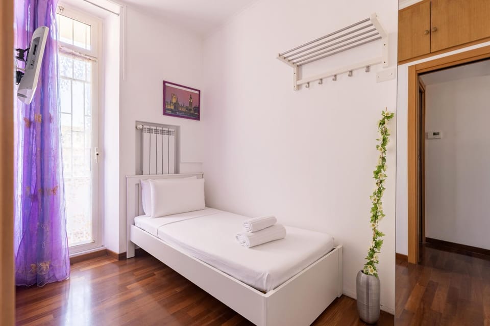 Bed, Photo of the whole room, Bedroom, air conditioner