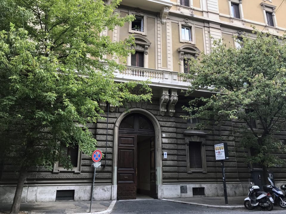 Facade/entrance