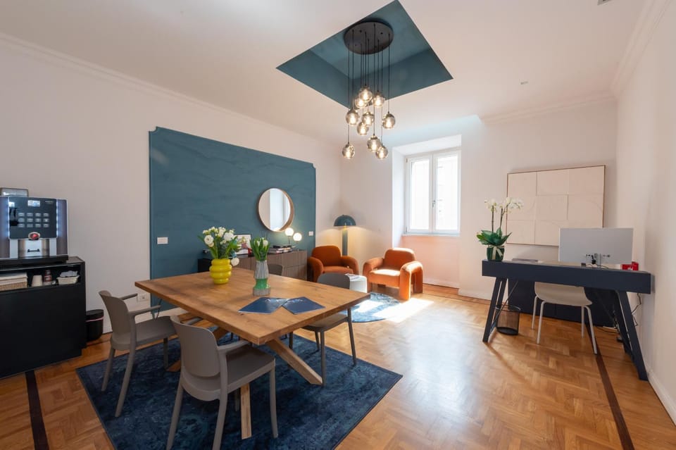 Communal lounge/ TV room, Living room, Seating area