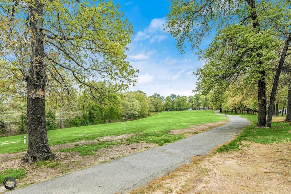 Modern 2BR Townhouse - Near Bike Trails & Golf House in Bella Vista