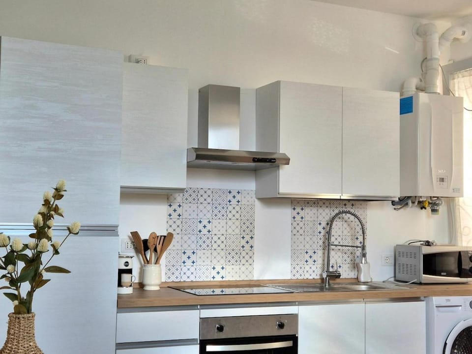 Kitchen or kitchenette, oven, toaster