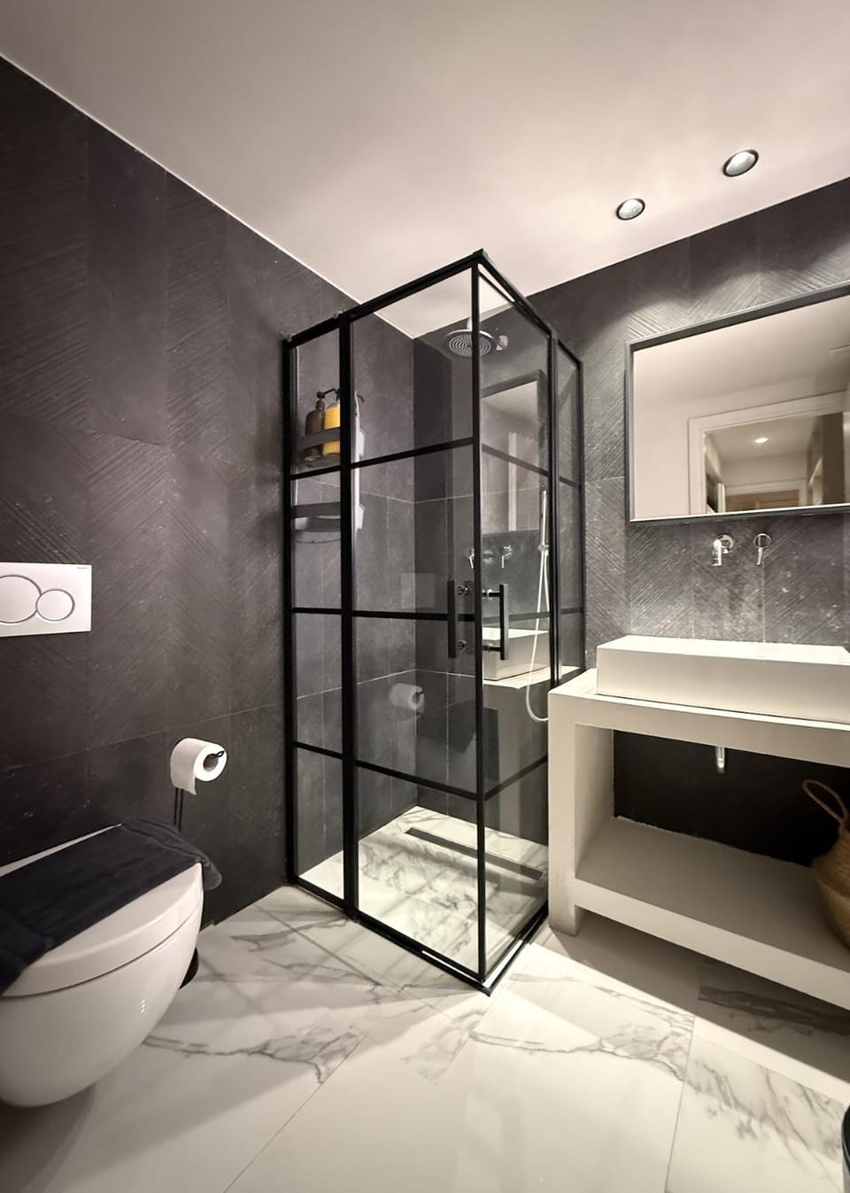 Shower, Toilet, Bathroom, towels
