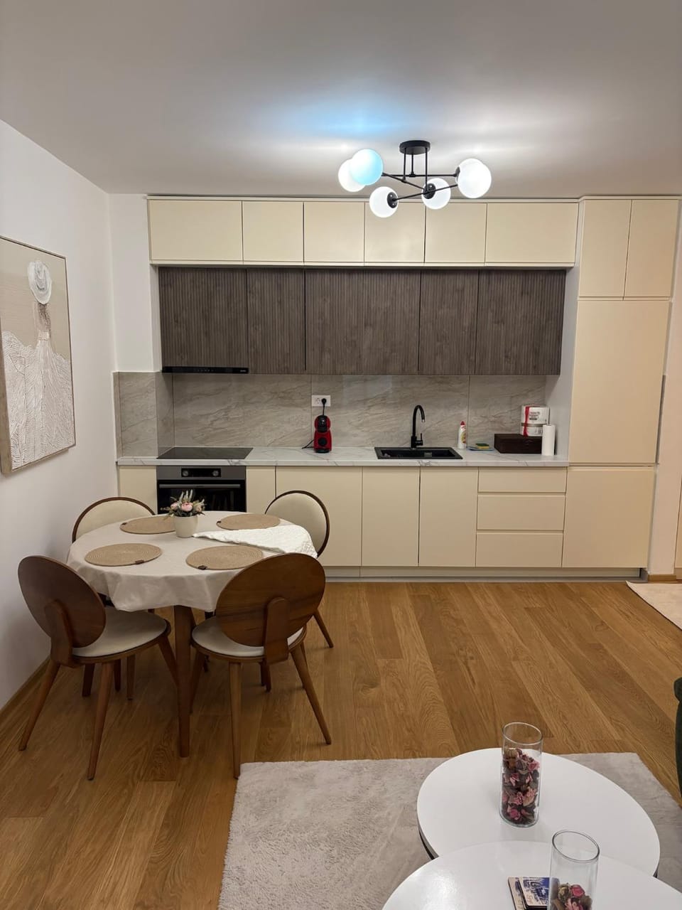 Coffee/tea facilities, Kitchen or kitchenette, dishwasher, stove, toaster