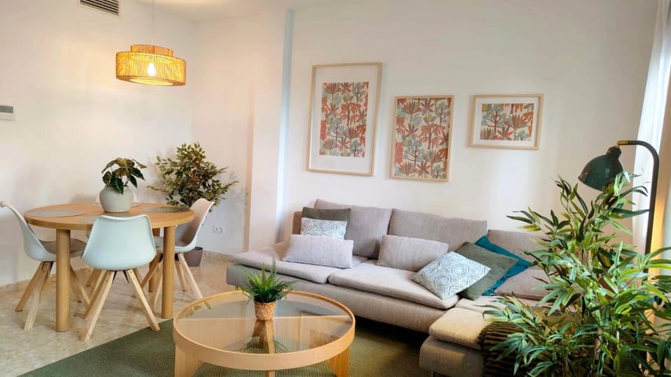 Communal lounge/ TV room, Living room, Seating area, Dining area
