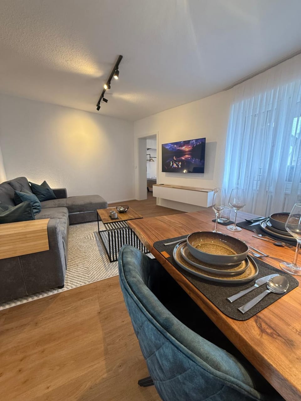 Communal lounge/ TV room, TV and multimedia, Living room, Seating area, Dining area, Evening entertainment