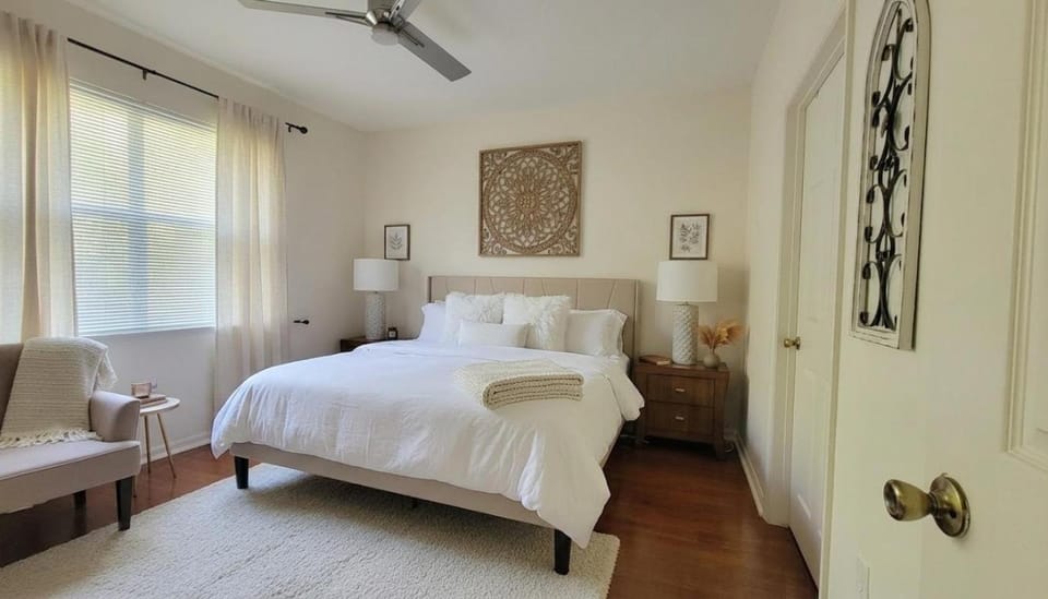Bed, Photo of the whole room, Bedroom