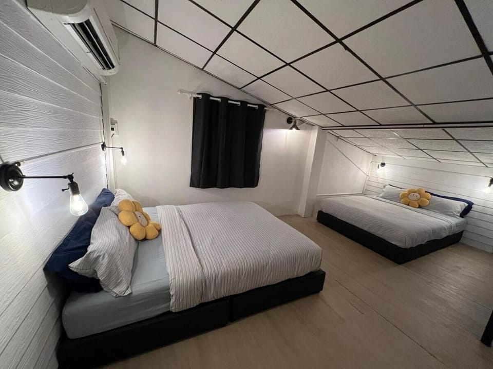 Bedroom, air conditioner