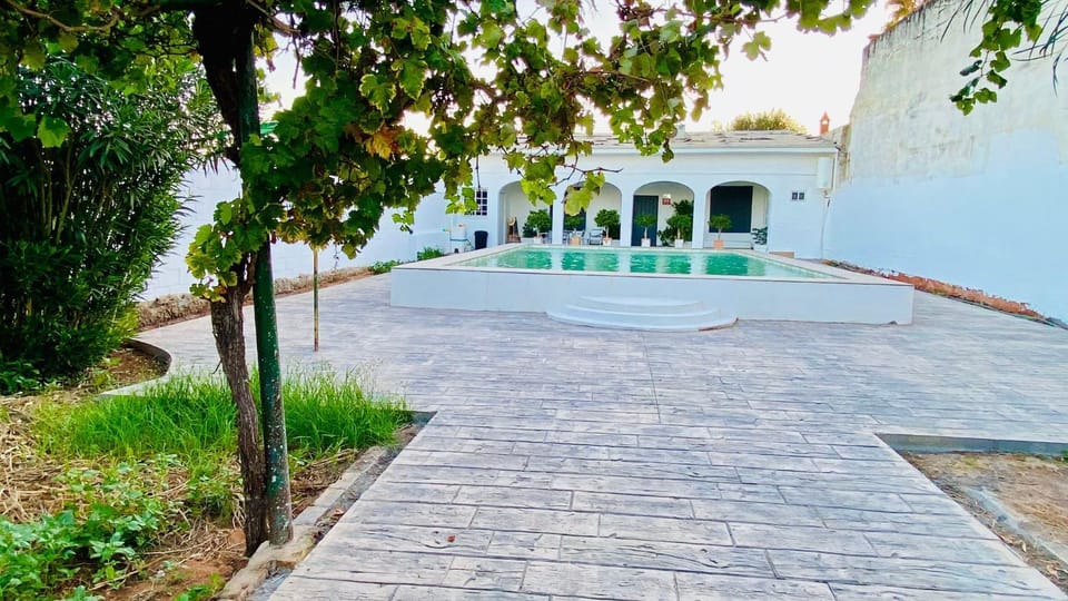 Property building, Day, Garden, Solarium, Garden view, Pool view, Swimming pool