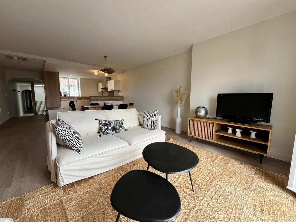 TV and multimedia, Living room, Seating area
