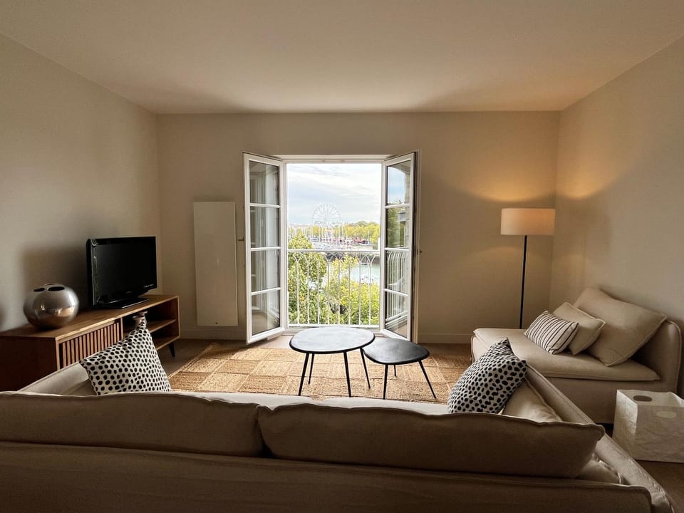 Communal lounge/ TV room, TV and multimedia, View (from property/room), Living room